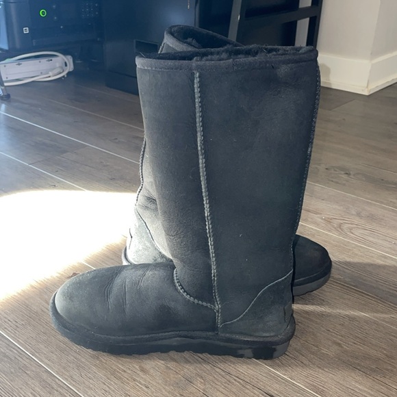Slightly used Calf length Black Ugg boots - Picture 5 of 5